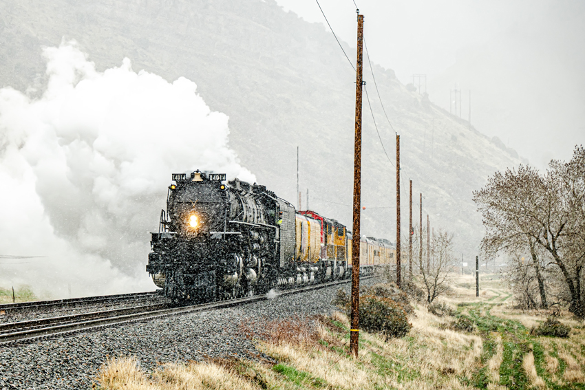 Big Boy vor den Felsformationen des Echocanyons. © Karl-Wilhelm Koch